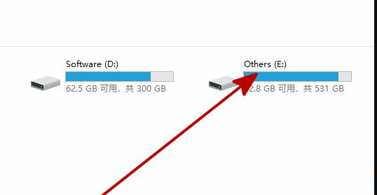 Win10新加的硬盘不显示怎么回事？加装硬盘不显示